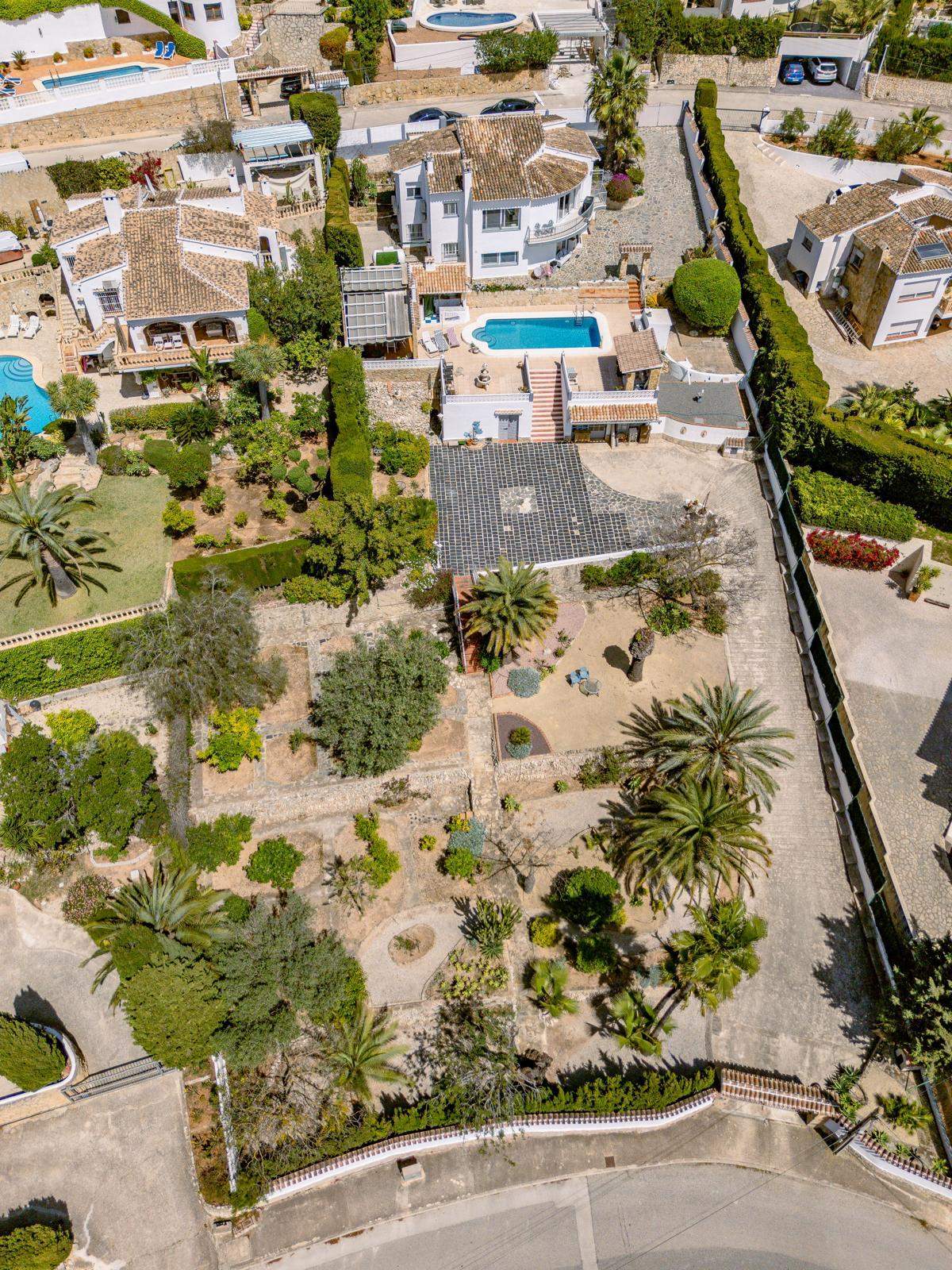 Villa rénovée avec vue panoramique et parcelle constructible supplémentaire à El Rafalet, Jávea