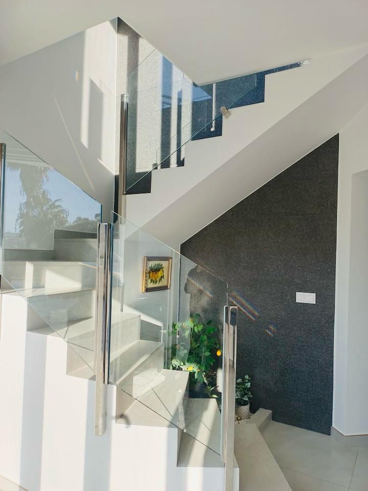 Villa rénovée avec vue panoramique et parcelle constructible supplémentaire à El Rafalet, Jávea