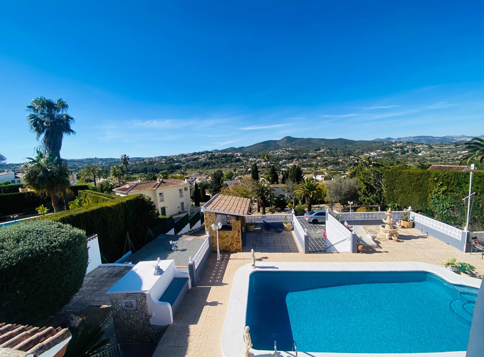 Villa rénovée avec vue panoramique et parcelle constructible supplémentaire à El Rafalet, Jávea