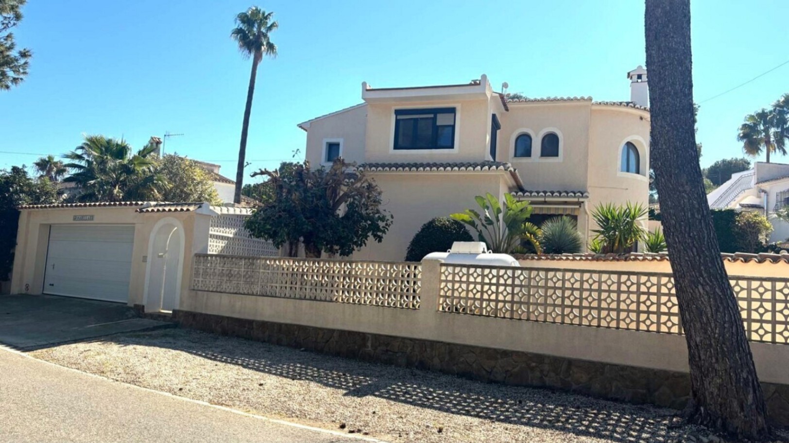 Villa Iris - Sjarmerende hus med frodig hage og svømmebasseng. Jávea