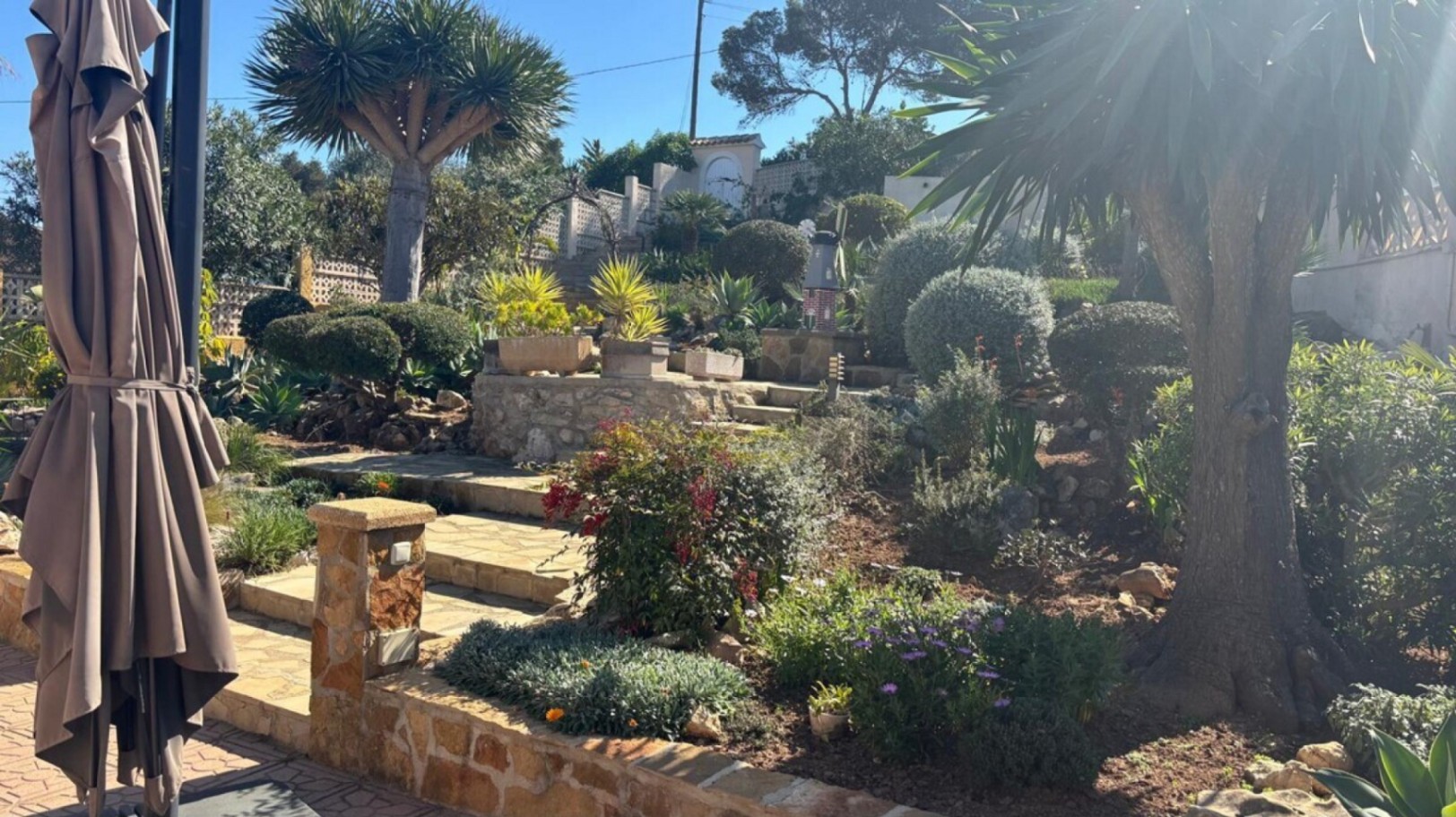 Villa Iris - Sjarmerende hus med frodig hage og svømmebasseng. Jávea