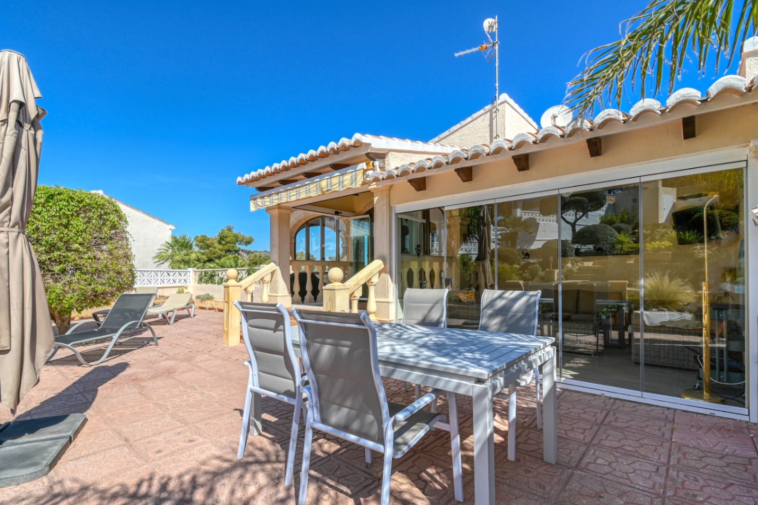 Villa Iris - Sjarmerende hus med frodig hage og svømmebasseng. Jávea