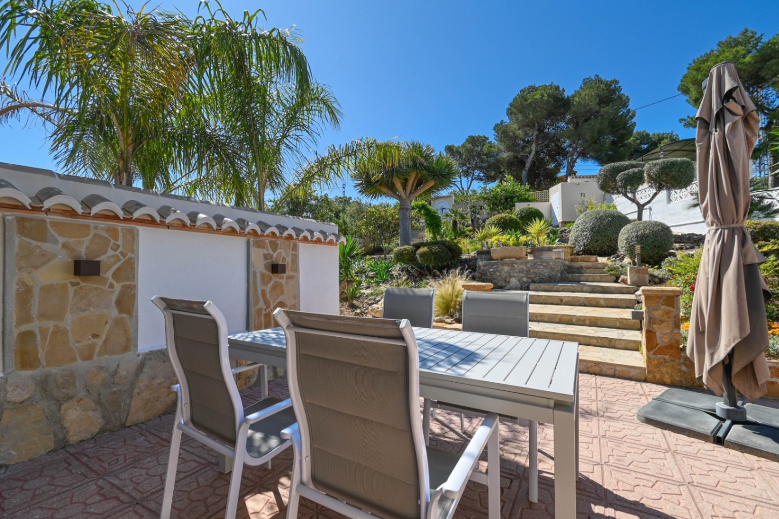 Villa Iris - Sjarmerende hus med frodig hage og svømmebasseng. Jávea