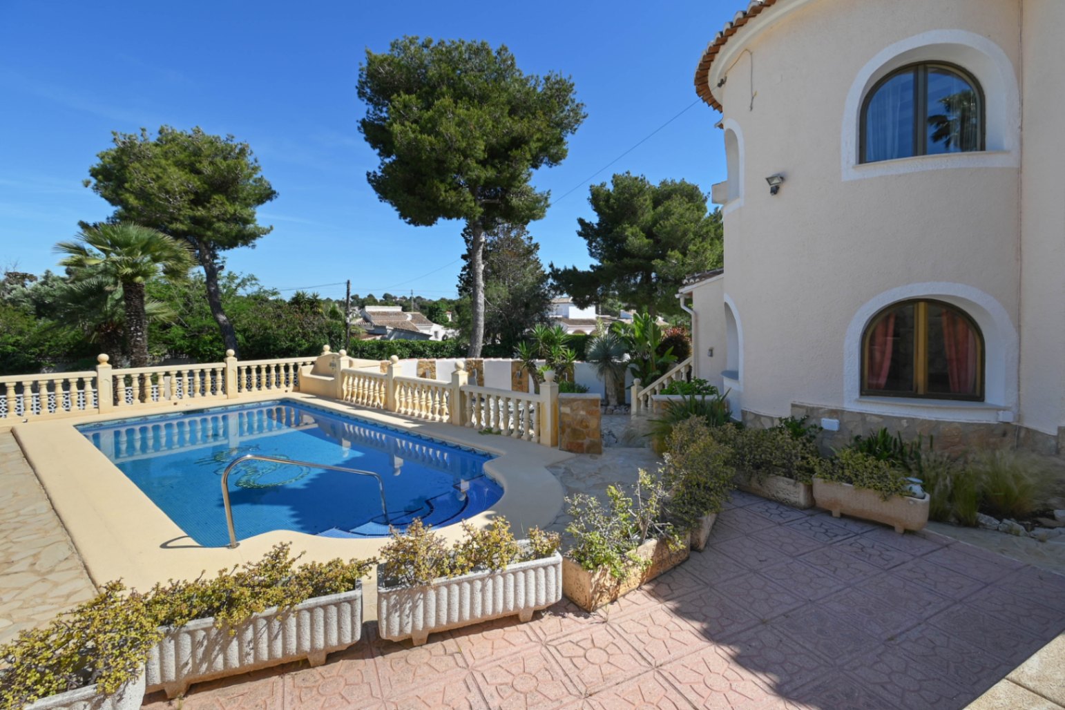 Villa Iris - Sjarmerende hus med frodig hage og svømmebasseng. Jávea
