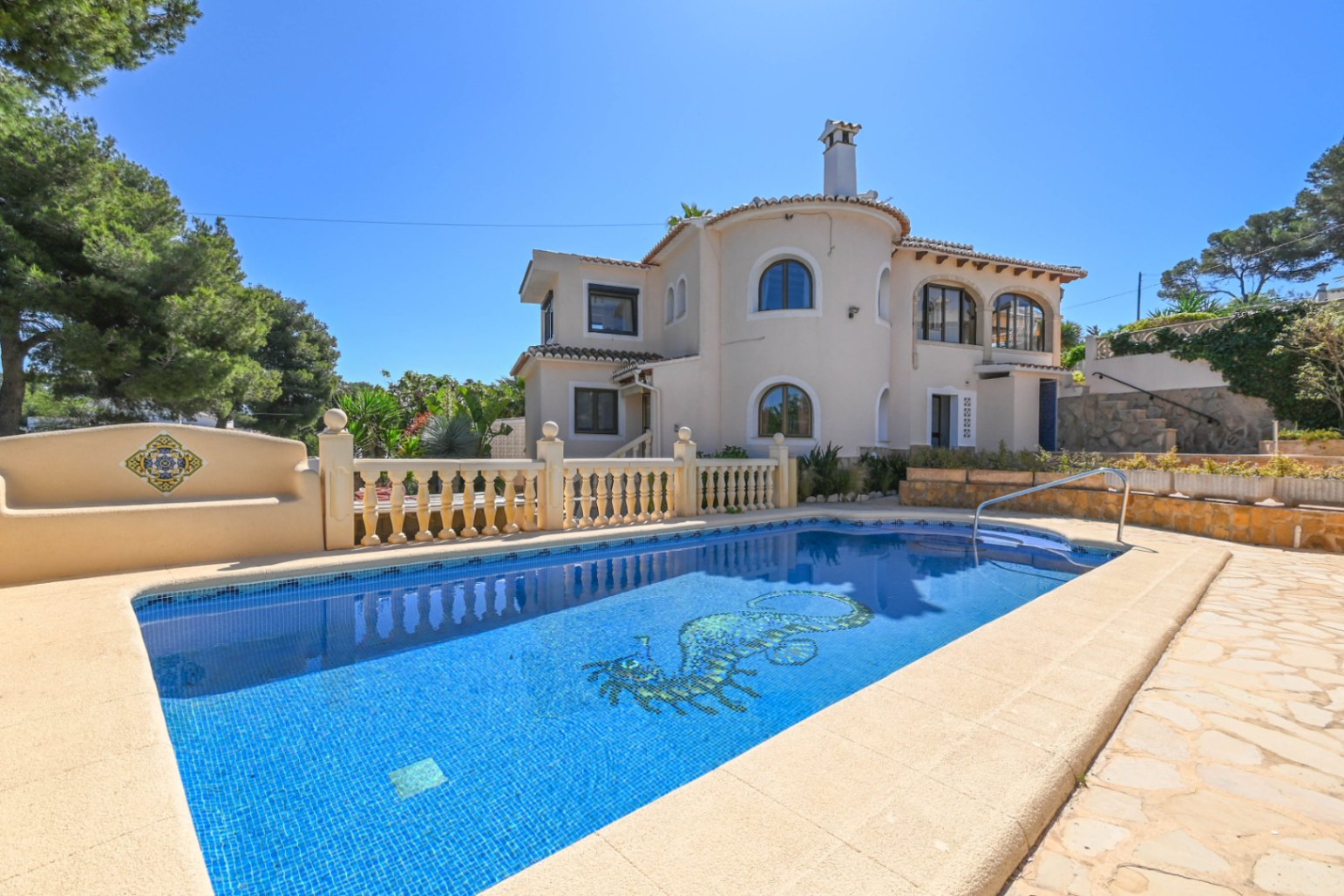 Villa Iris - Sjarmerende hus med frodig hage og svømmebasseng. Jávea