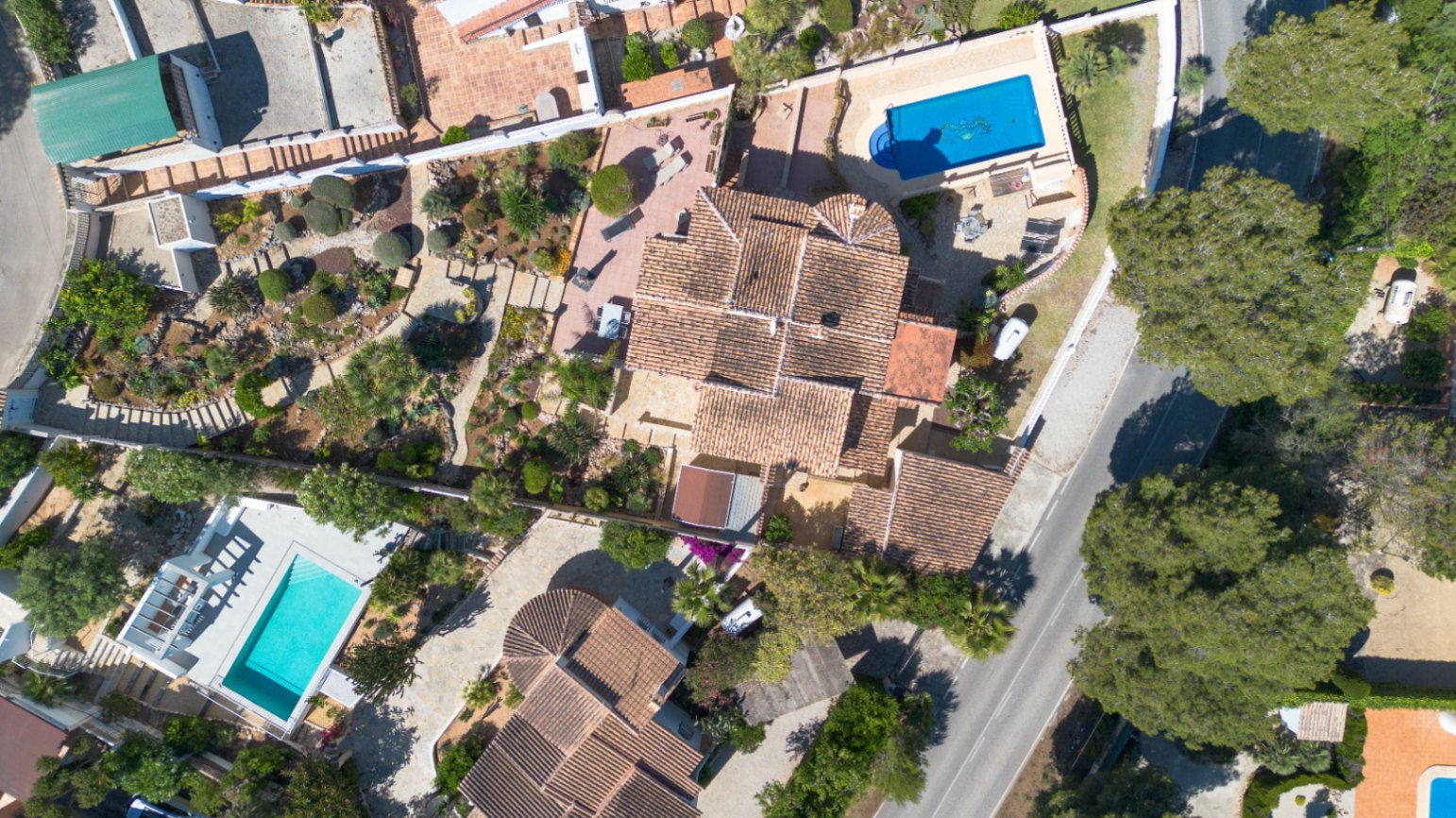 Villa Iris - Sjarmerende hus med frodig hage og svømmebasseng. Jávea