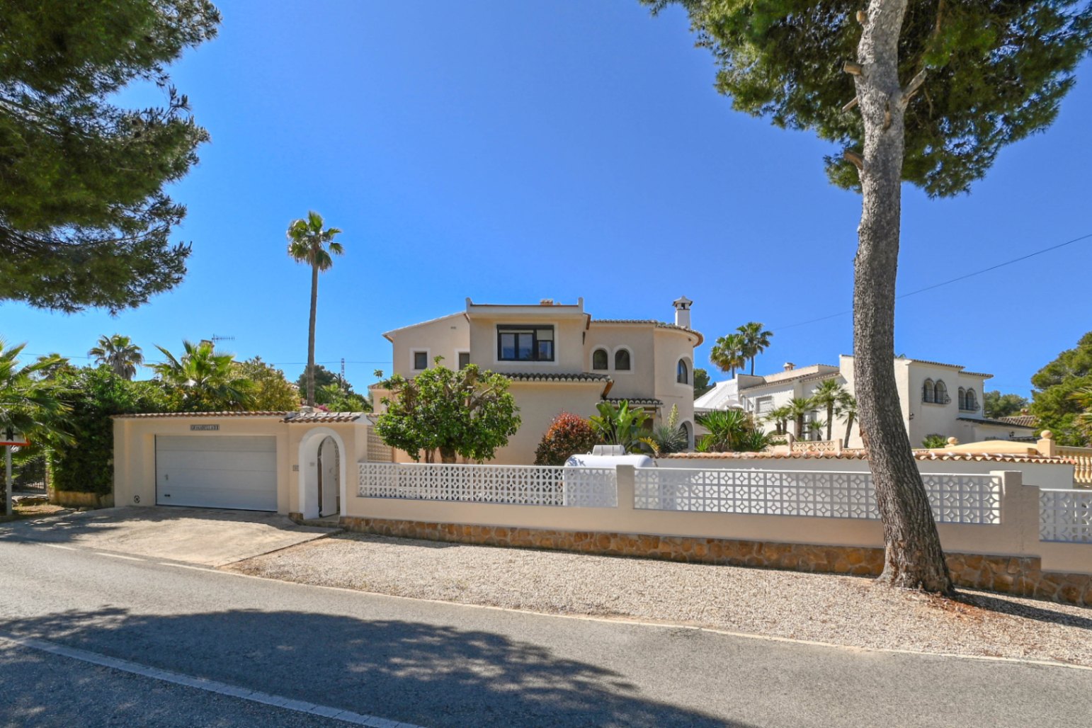 Villa Iris - Sjarmerende hus med frodig hage og svømmebasseng. Jávea