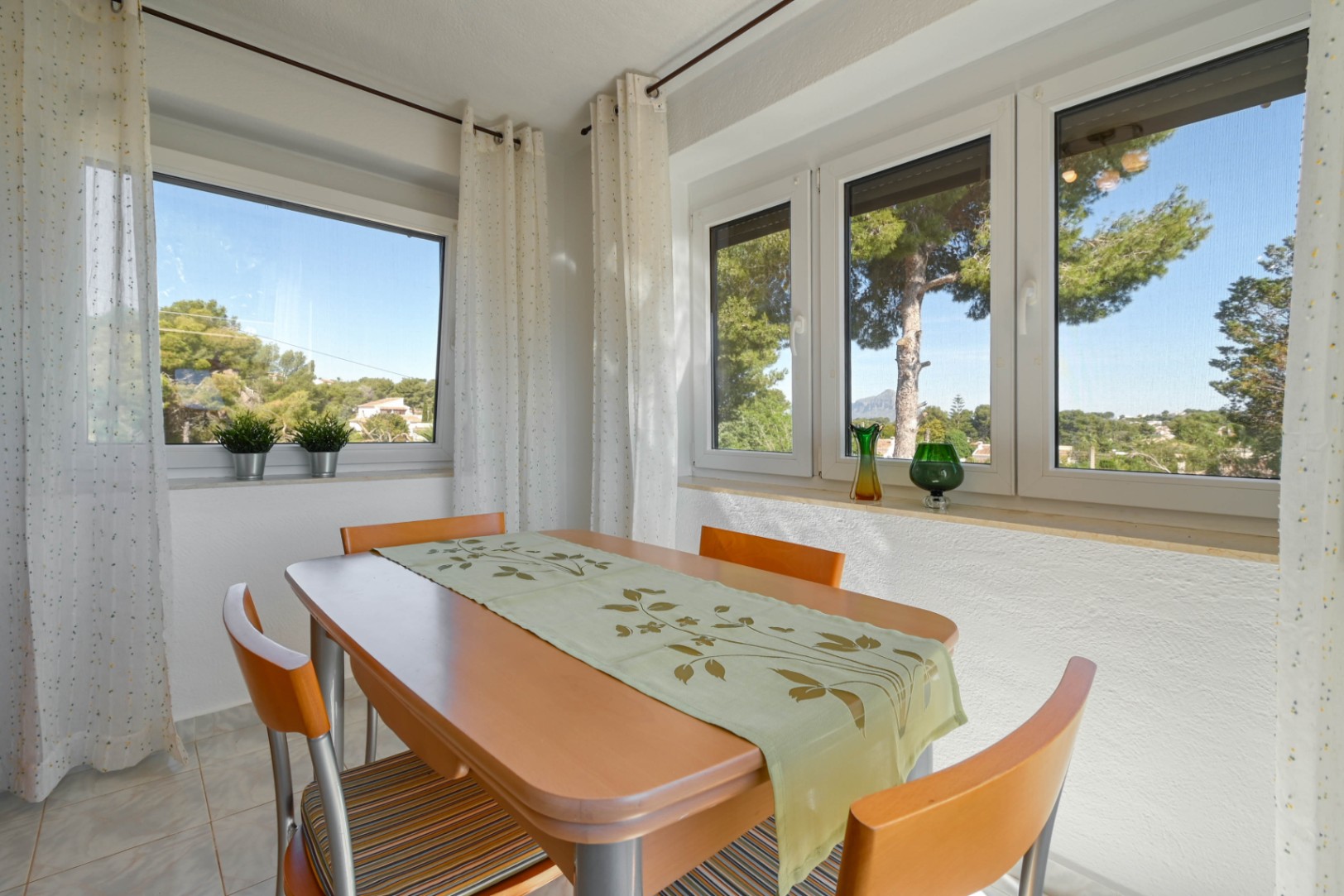 Villa Iris - Sjarmerende hus med frodig hage og svømmebasseng. Jávea