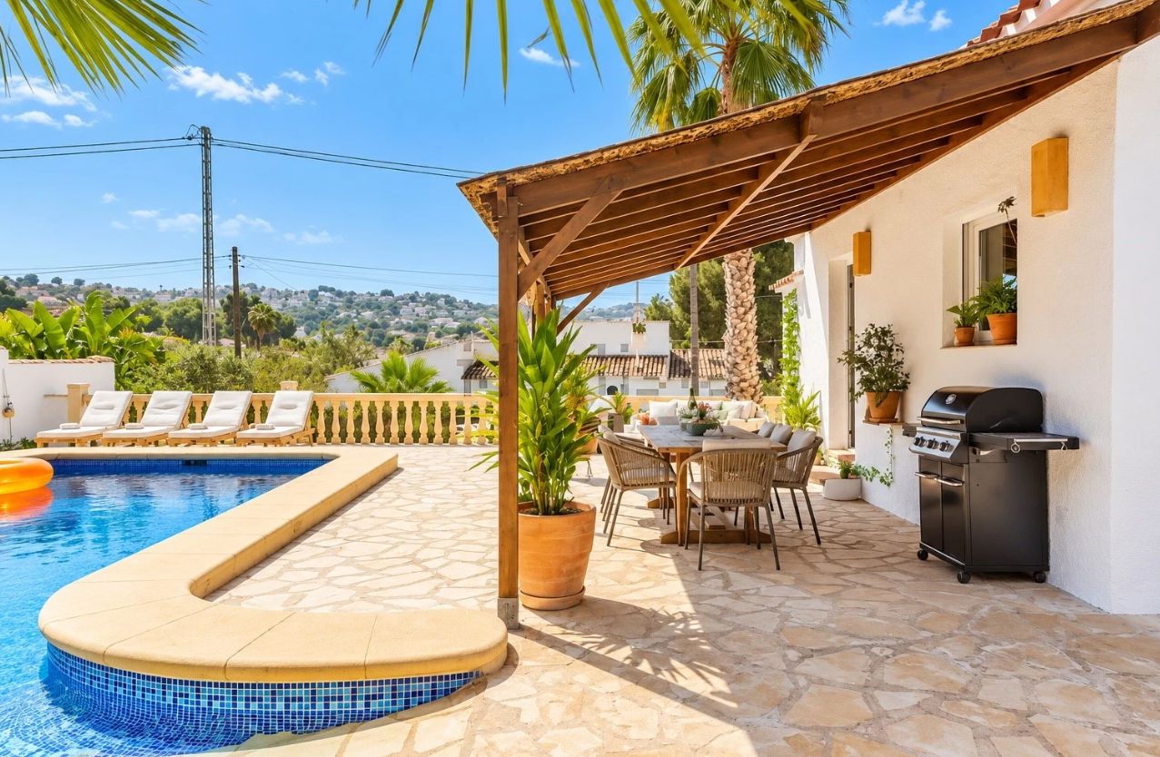 Casa en Javea con 4 dormitorios, piscina privada y jardín