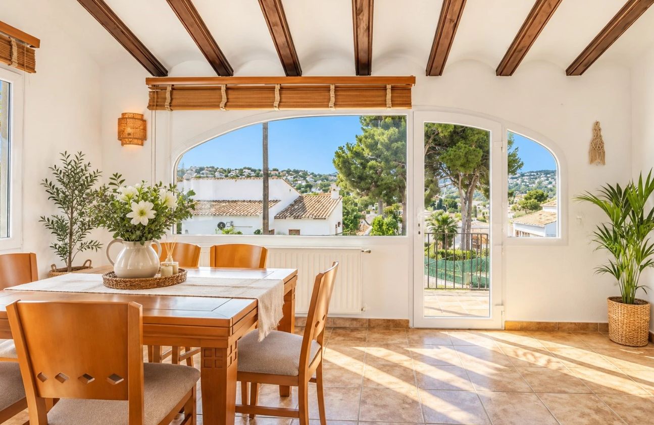 Casa en Javea con 4 dormitorios, piscina privada y jardín