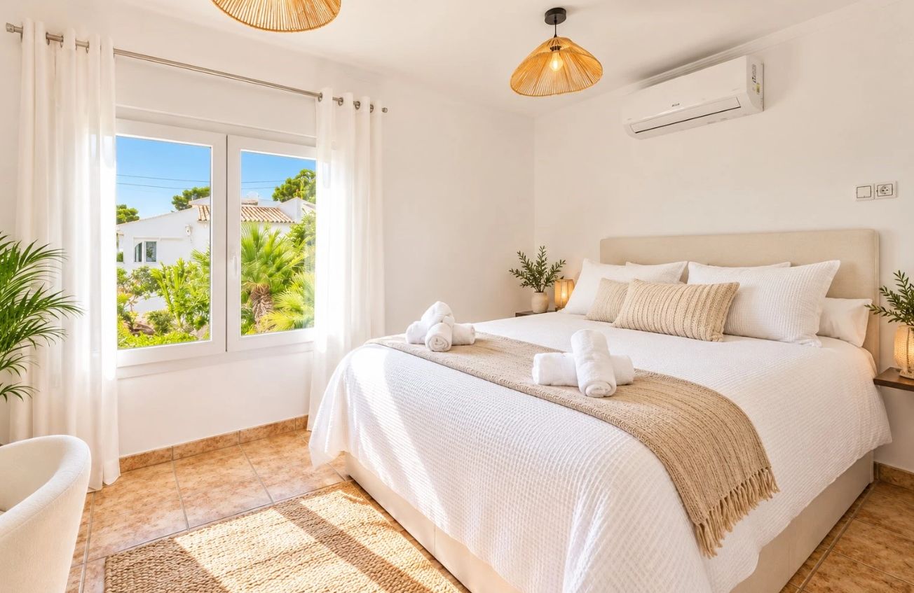 Casa en Javea con 4 dormitorios, piscina privada y jardín