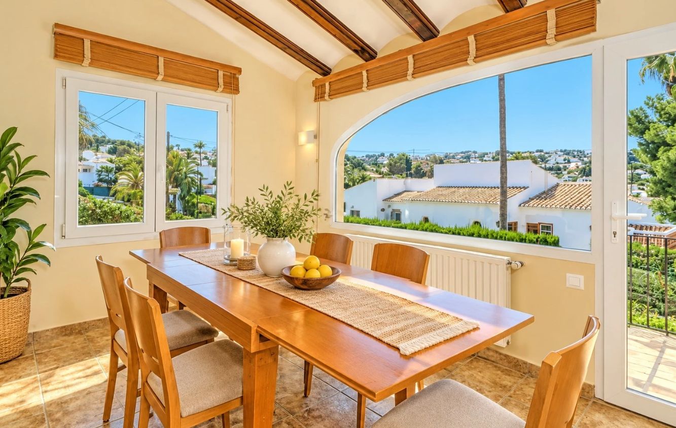 Casa en Javea con 4 dormitorios, piscina privada y jardín