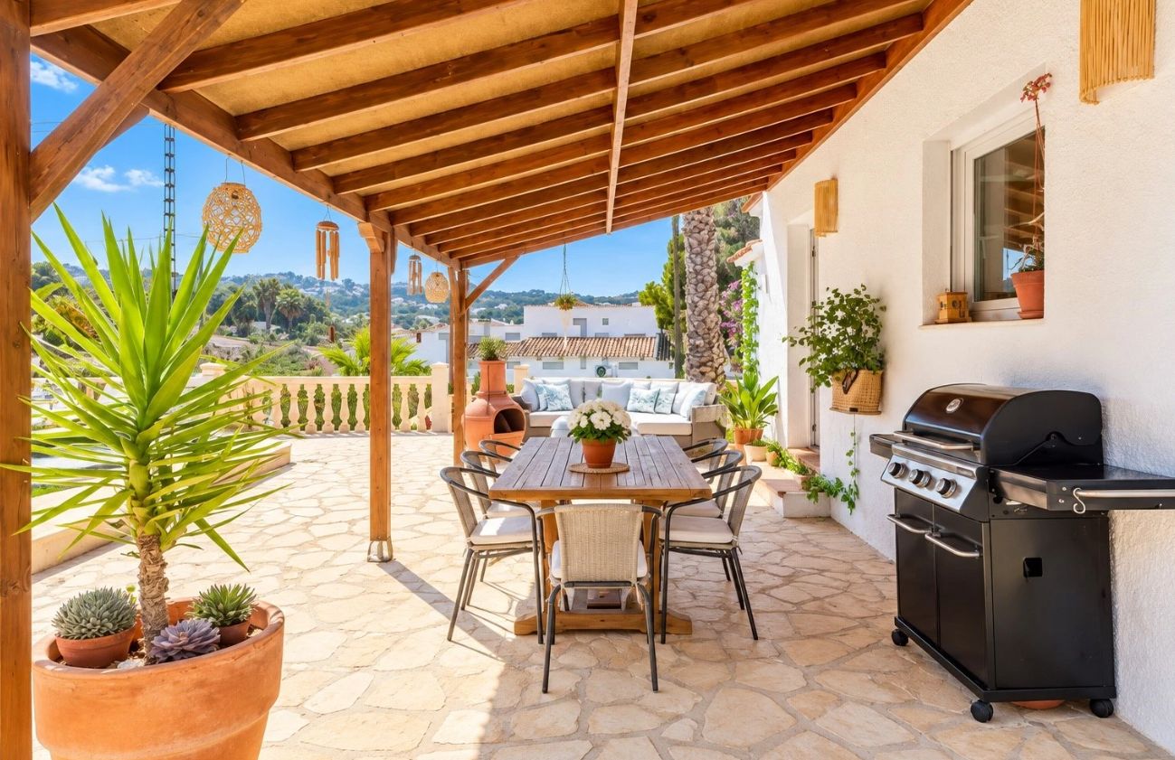 Casa en Javea con 4 dormitorios, piscina privada y jardín