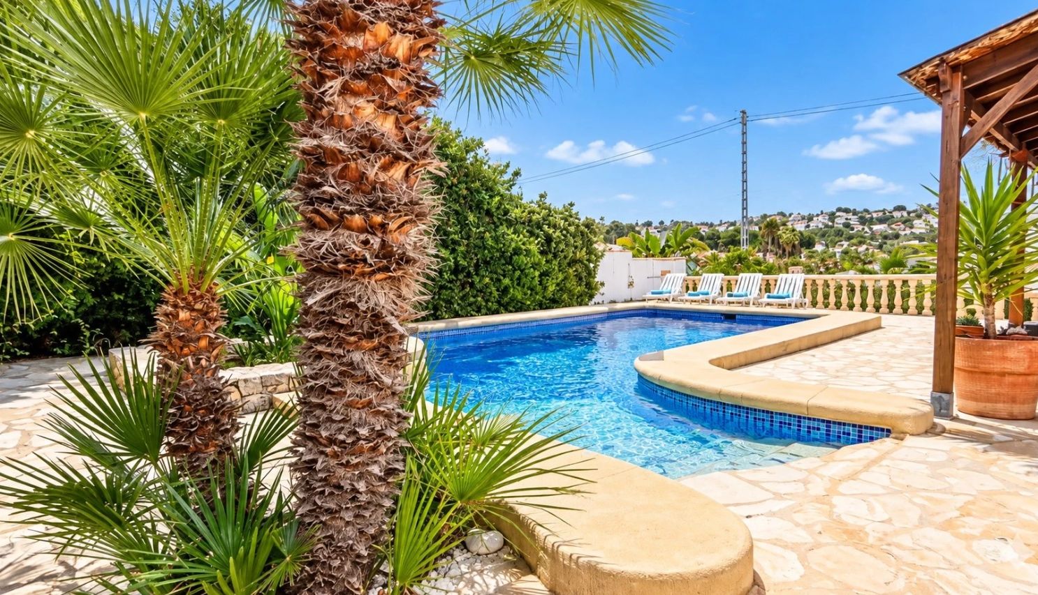 Casa en Javea con 4 dormitorios, piscina privada y jardín