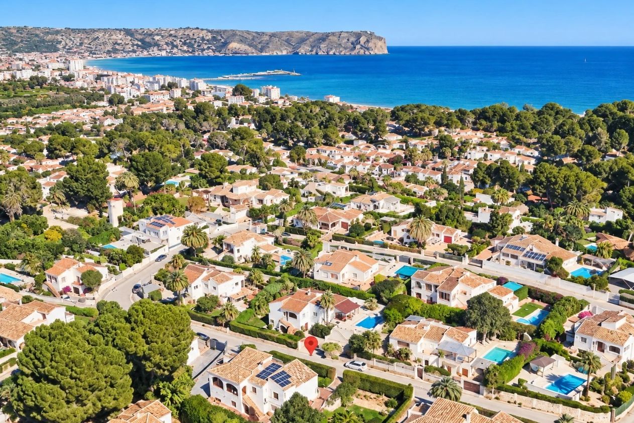 Casa en Javea con 4 dormitorios, piscina privada y jardín
