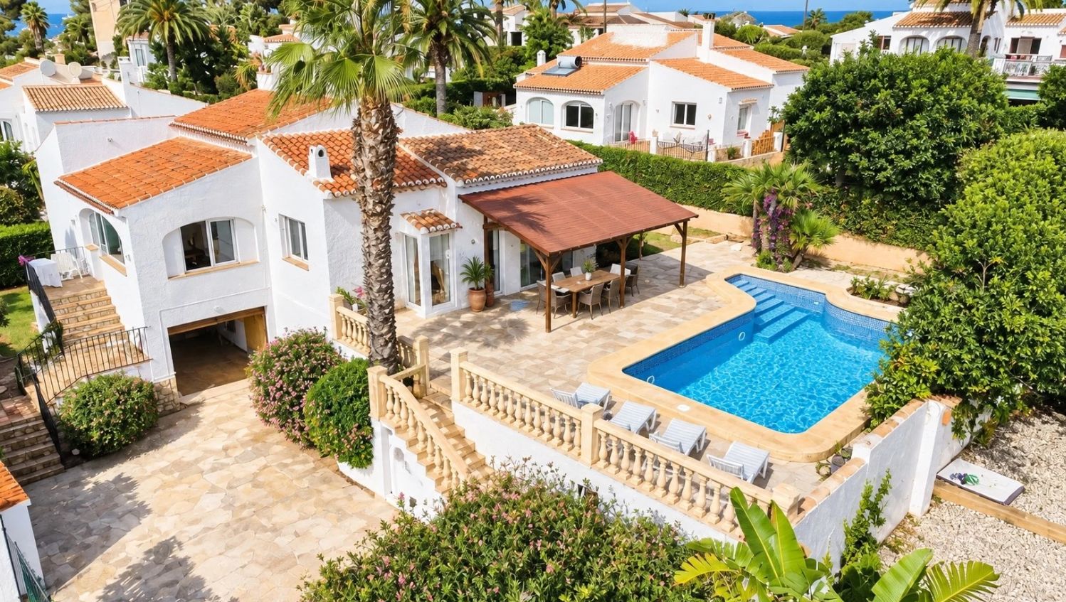 Casa en Javea con 4 dormitorios, piscina privada y jardín