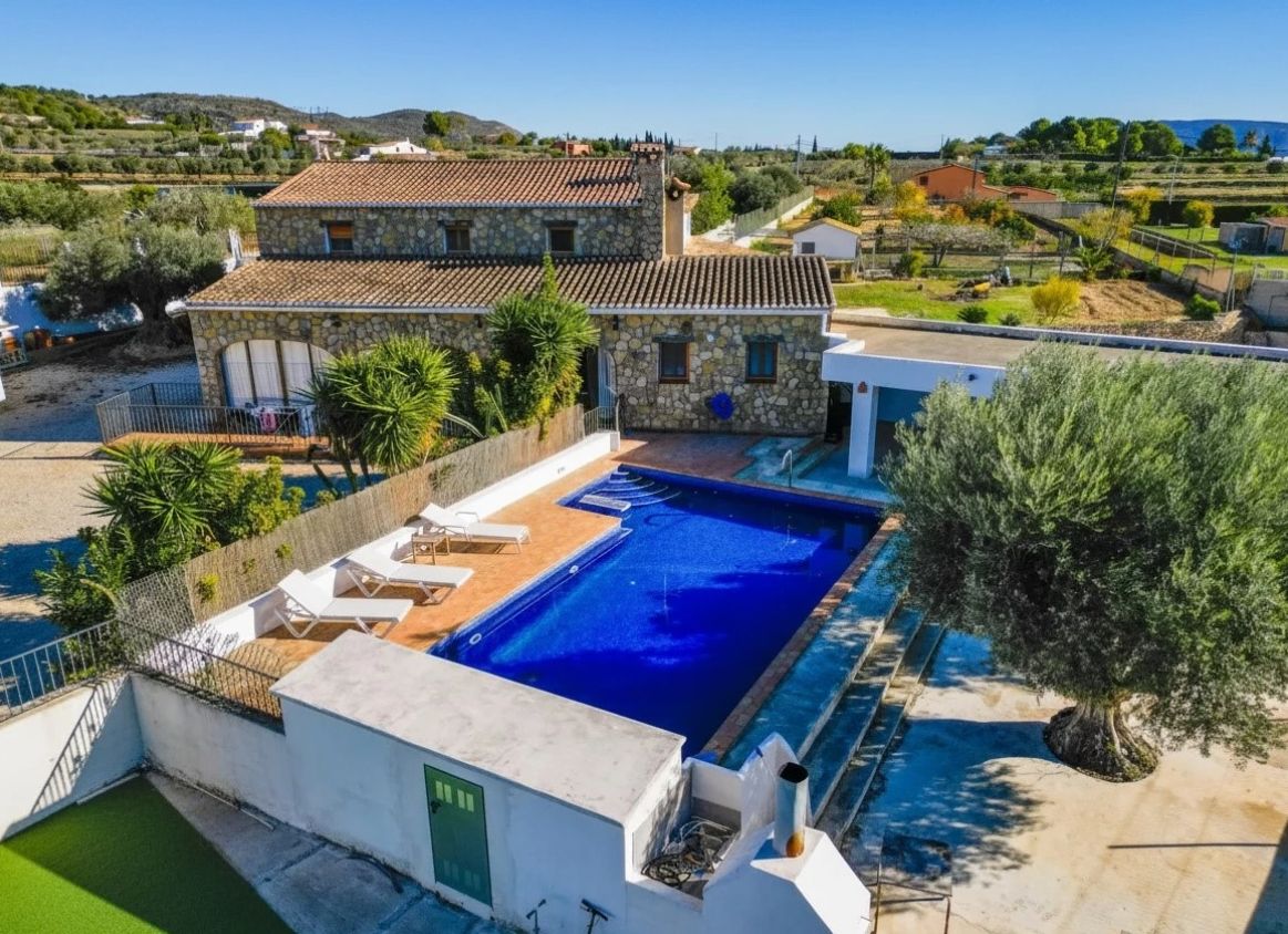 Finca rural con piscina en la tranquila localidad de Canor, Benissa