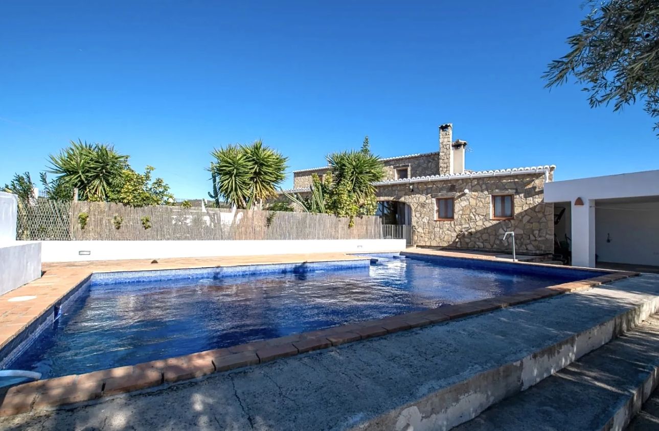 Finca rural con piscina en la tranquila localidad de Canor, Benissa