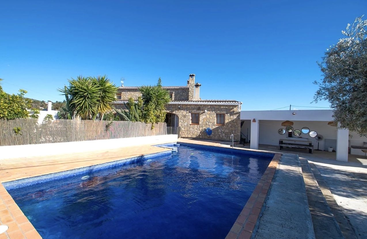 Finca rural con piscina en la tranquila localidad de Canor, Benissa