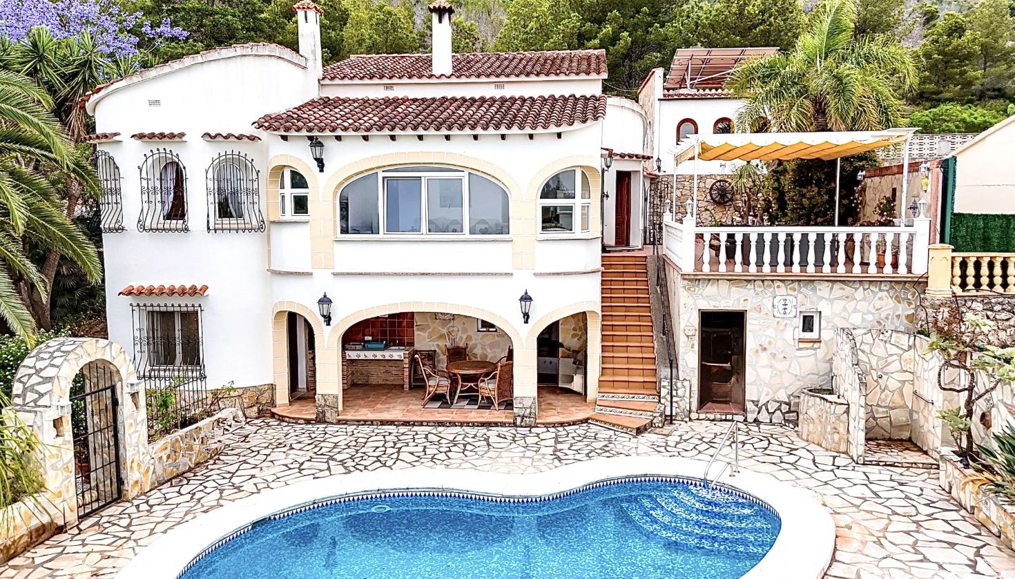 Villa con unas vistas impresionantes al mar y a las montañas en Denia