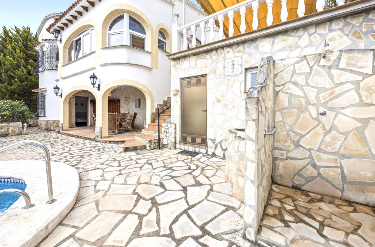 Villa con unas vistas impresionantes al mar y a las montañas en Denia