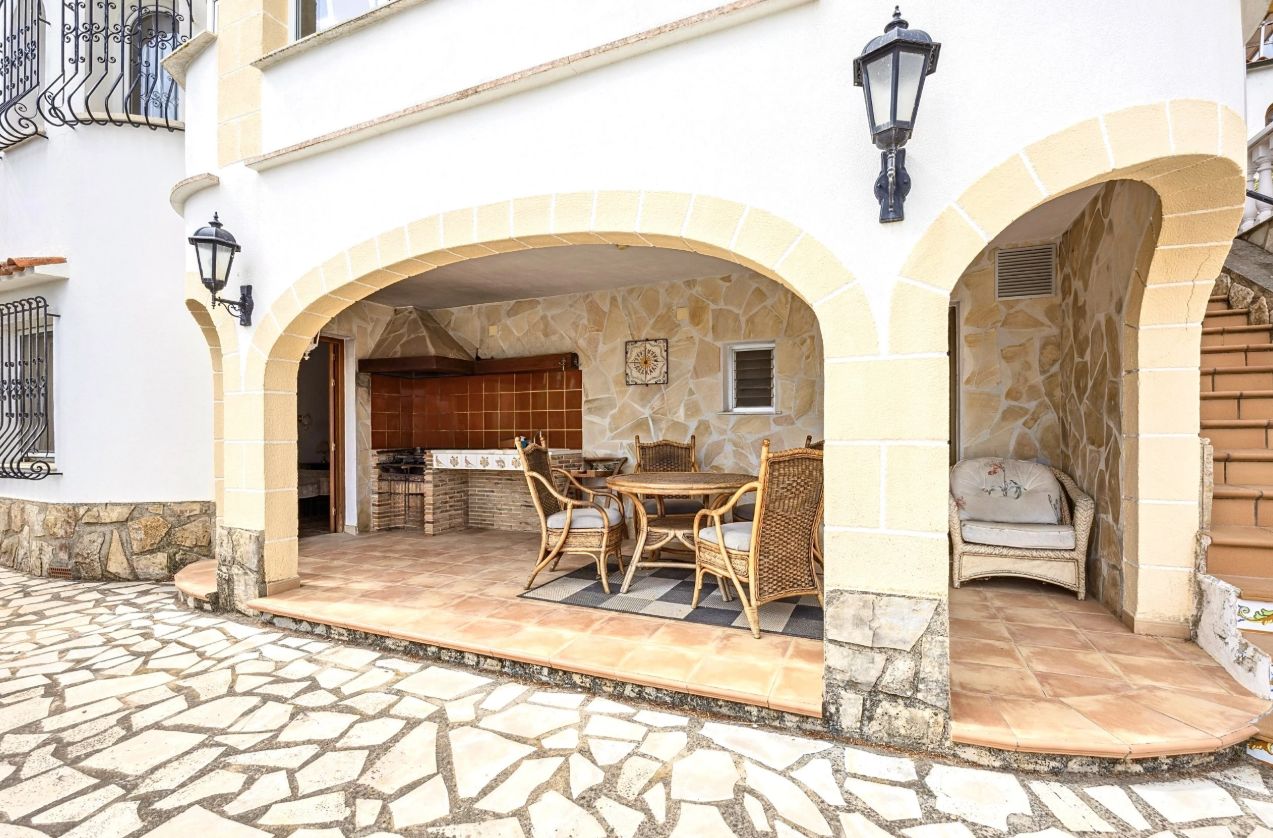 Villa con unas vistas impresionantes al mar y a las montañas en Denia