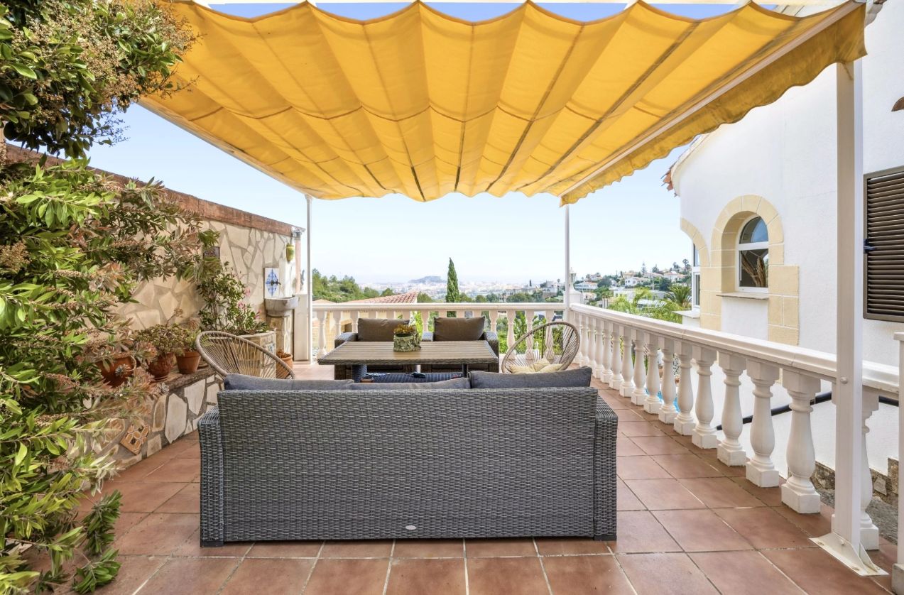 Villa con unas vistas impresionantes al mar y a las montañas en Denia