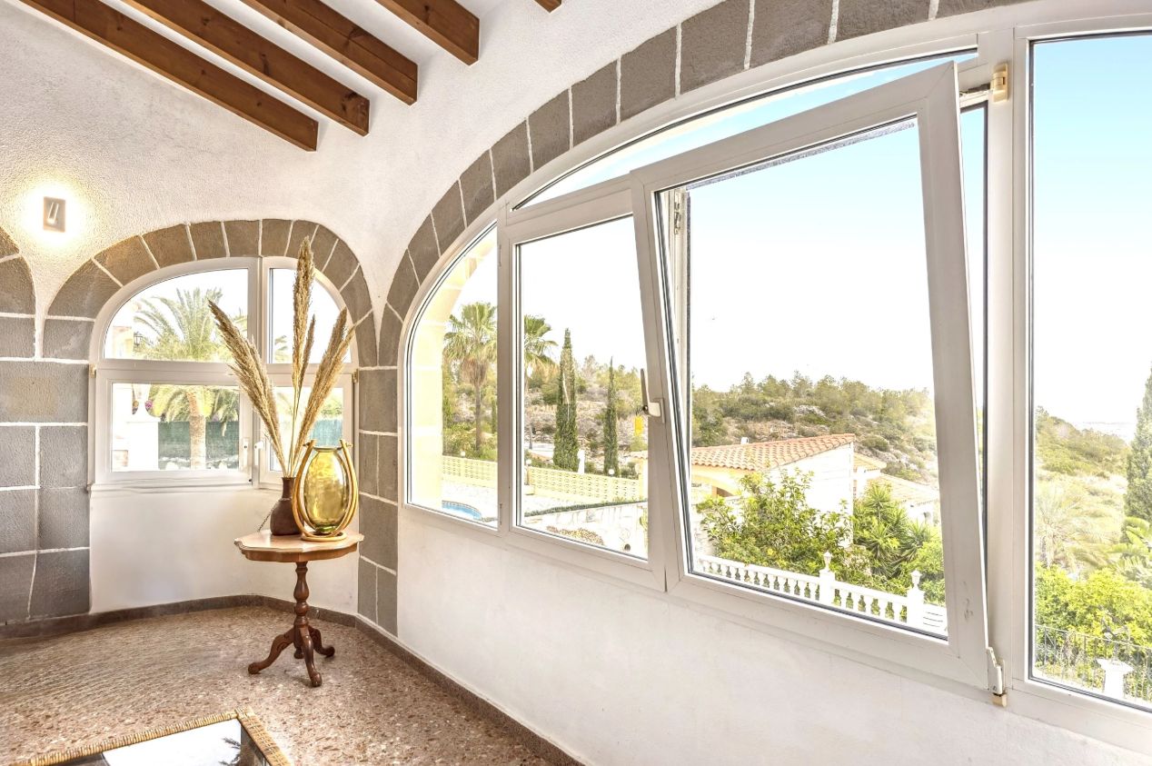 Villa con unas vistas impresionantes al mar y a las montañas en Denia