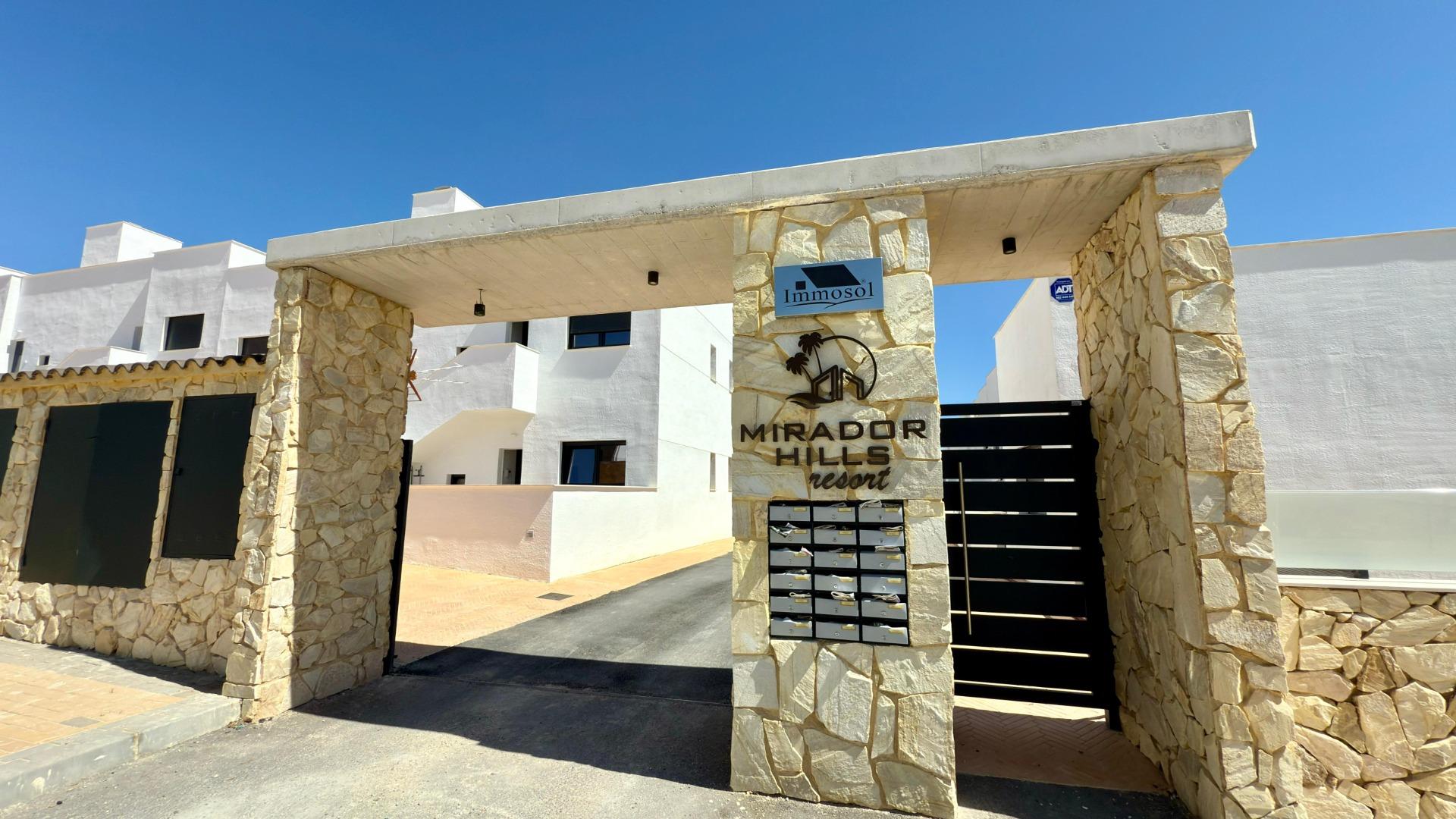 ¡Penthouse de élite en Mirador Hills Resort!
