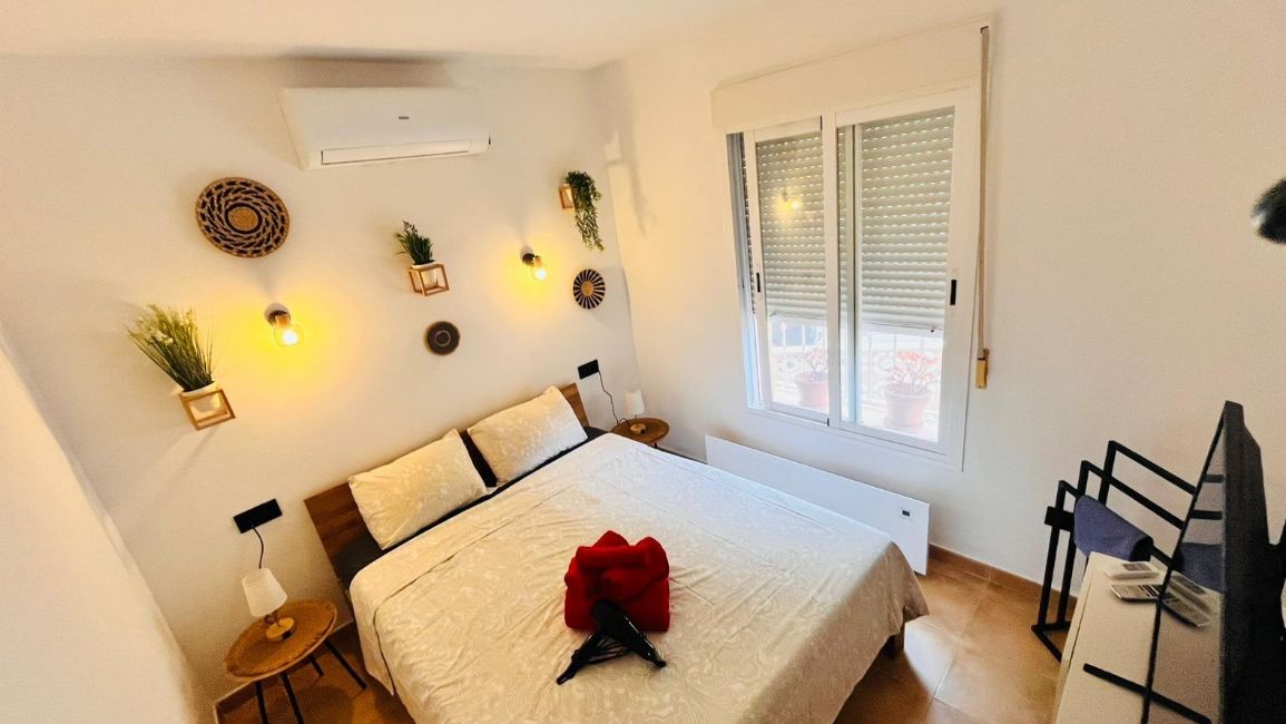 Apartamento en la planta baja con jardín y gran piscina en Cumbre del Sol.