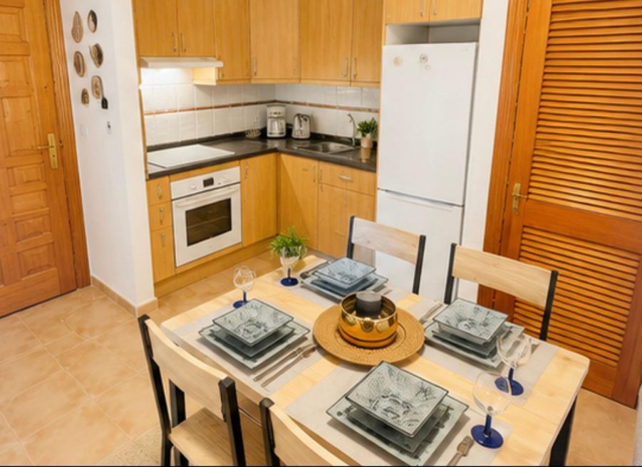 Apartamento en la planta baja con jardín y gran piscina en Cumbre del Sol.