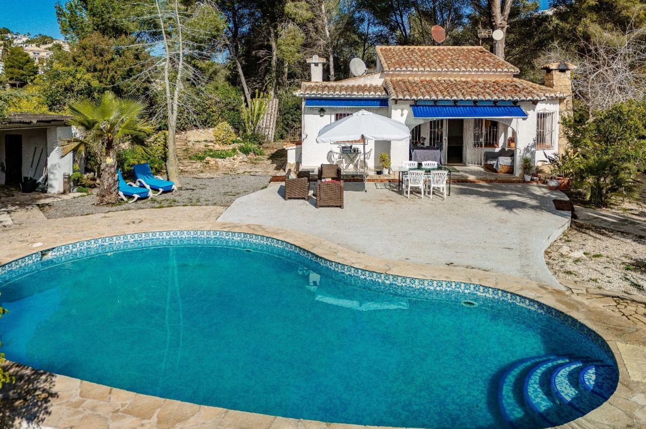 Villa con vistas al mar y piscina en Arnella, Moraira