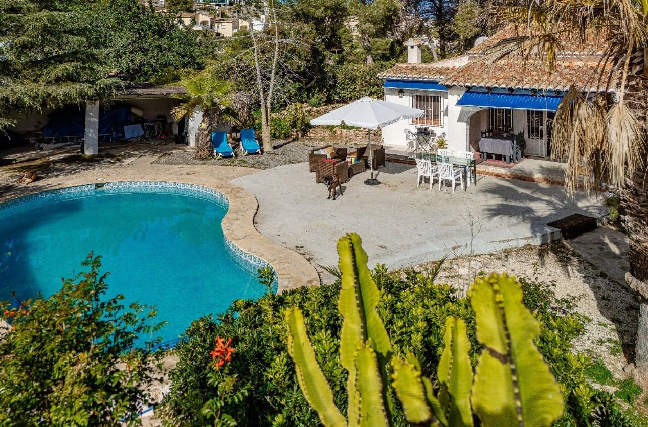 Villa con vistas al mar y piscina en Arnella, Moraira