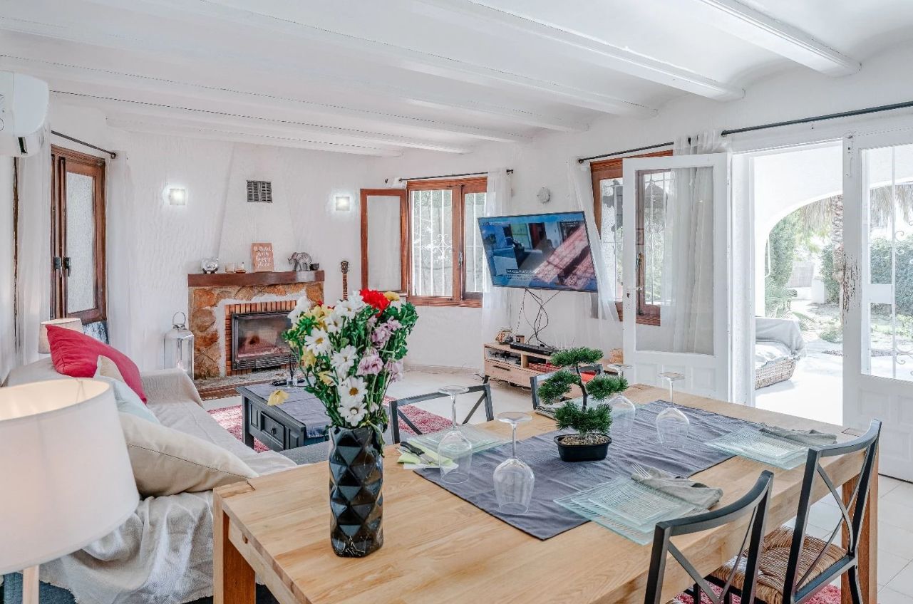 Villa con vistas al mar y piscina en Arnella, Moraira