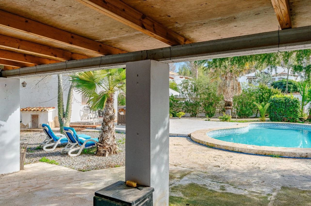Villa con vistas al mar y piscina en Arnella, Moraira