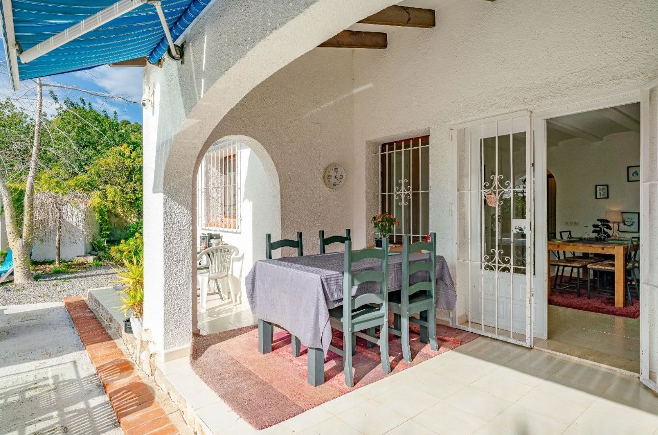 Villa con vistas al mar y piscina en Arnella, Moraira