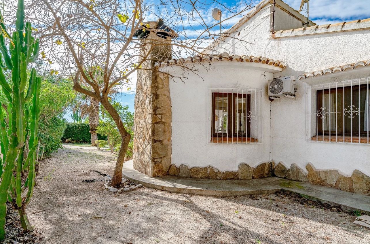 Villa con vistas al mar y piscina en Arnella, Moraira