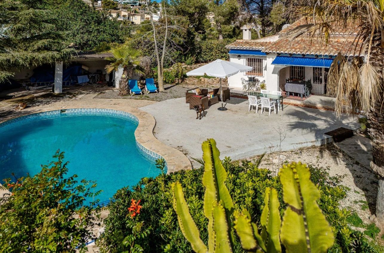 Villa con vistas al mar y piscina en Arnella, Moraira