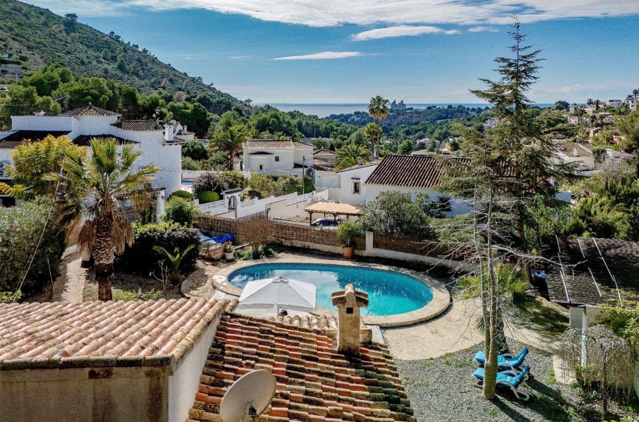 Villa con vistas al mar y piscina en Arnella, Moraira