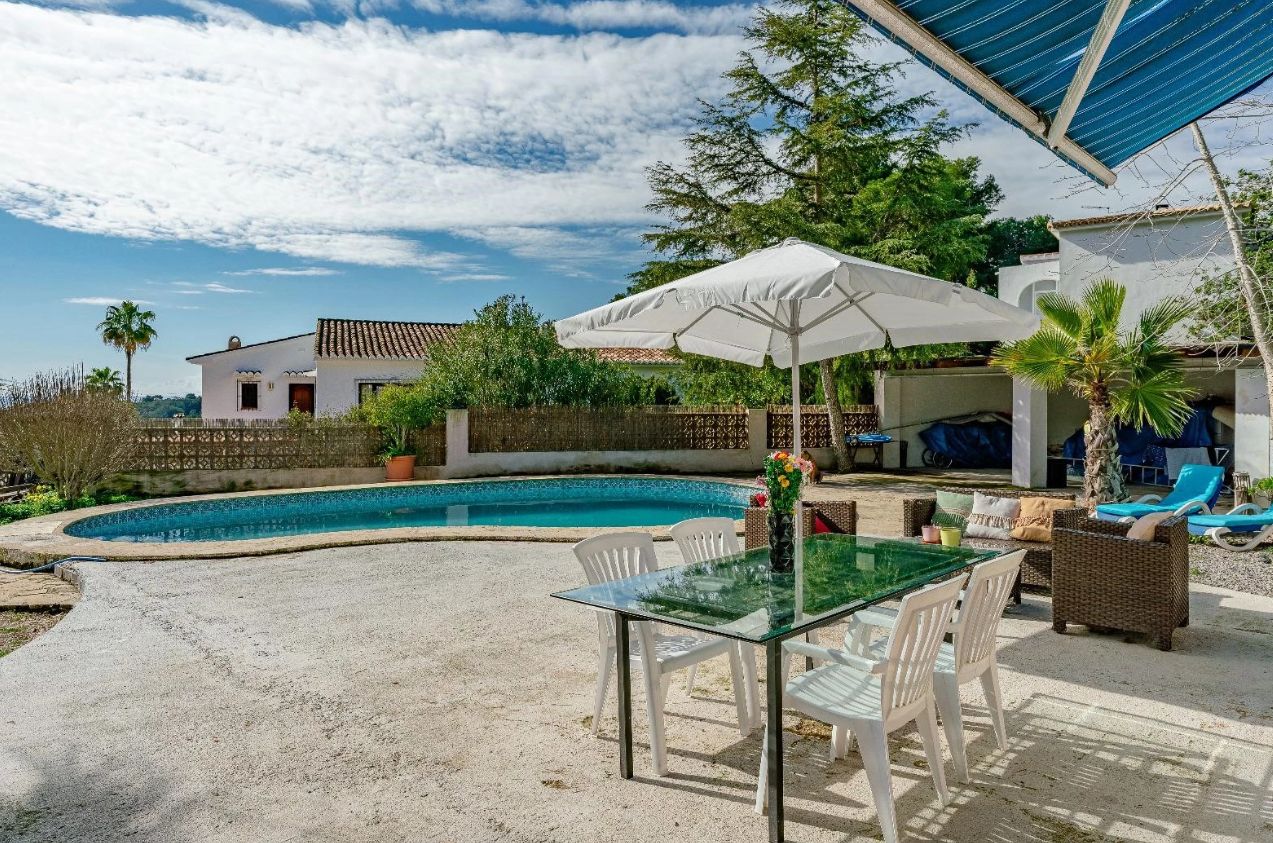 Villa con vistas al mar y piscina en Arnella, Moraira