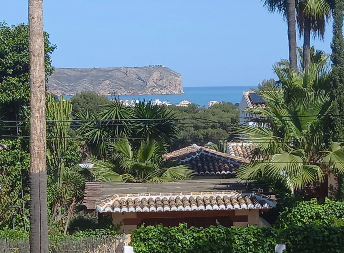 Villa de 4 dormitorios, con piscina y vistas al mar en Tossalete, Jávea