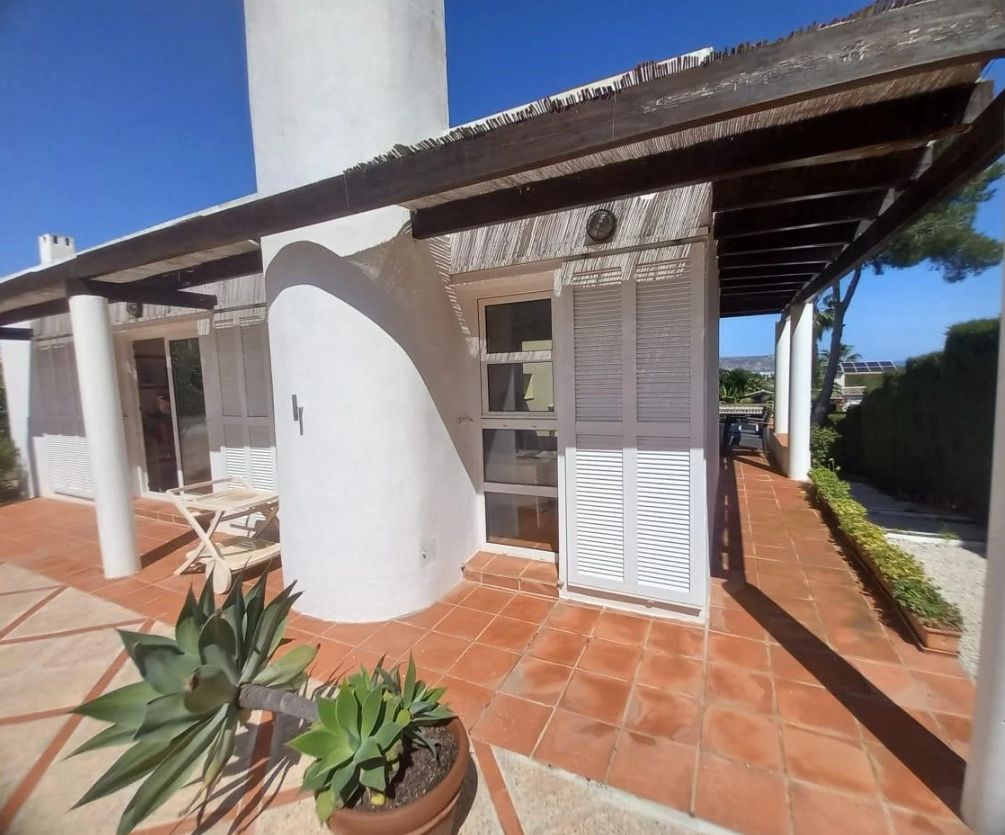 Villa de 4 dormitorios, con piscina y vistas al mar en Tossalete, Jávea