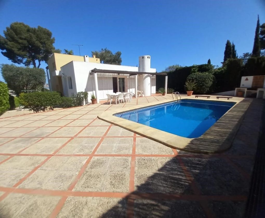 Villa de 4 dormitorios, con piscina y vistas al mar en Tossalete, Jávea