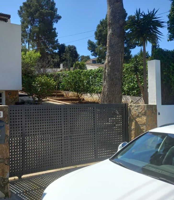 Villa de 4 dormitorios, con piscina y vistas al mar en Tossalete, Jávea