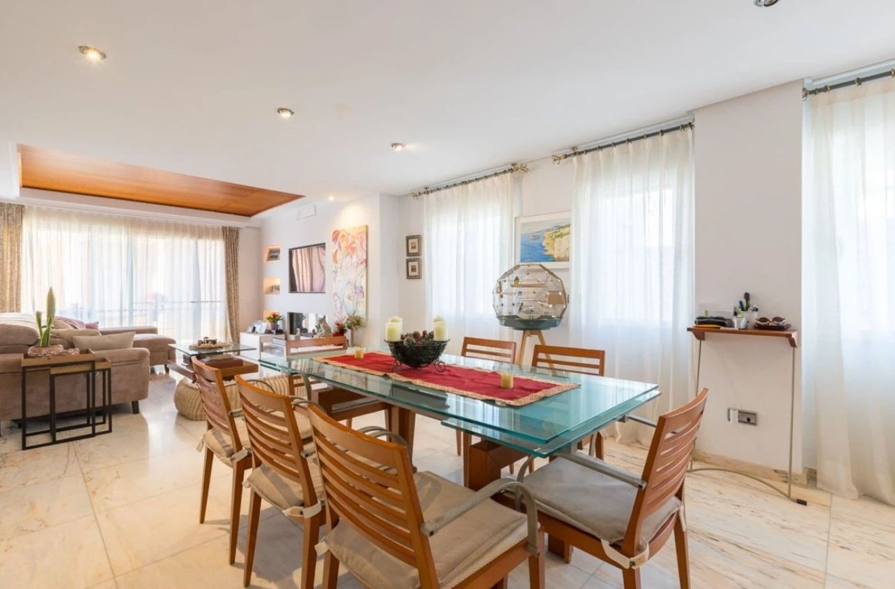 Casa adosada con spa propio, apartamentos independientes y vistas panorámicas al mar en  Javea