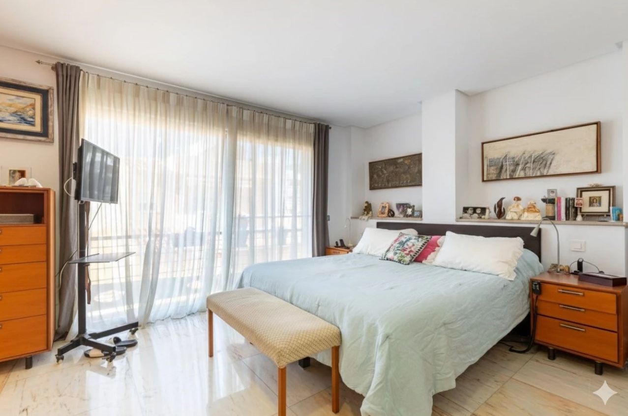Casa adosada con spa propio, apartamentos independientes y vistas panorámicas al mar en  Javea
