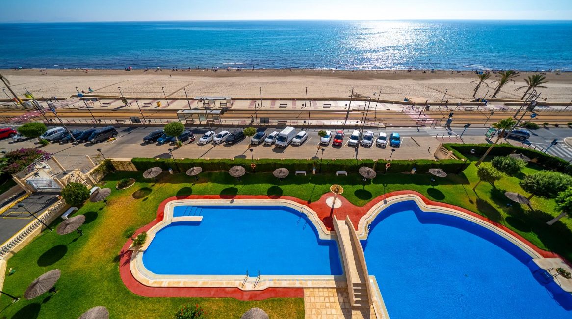 Espléndido Apartamento en la primera linea de la Playa Muchavista.