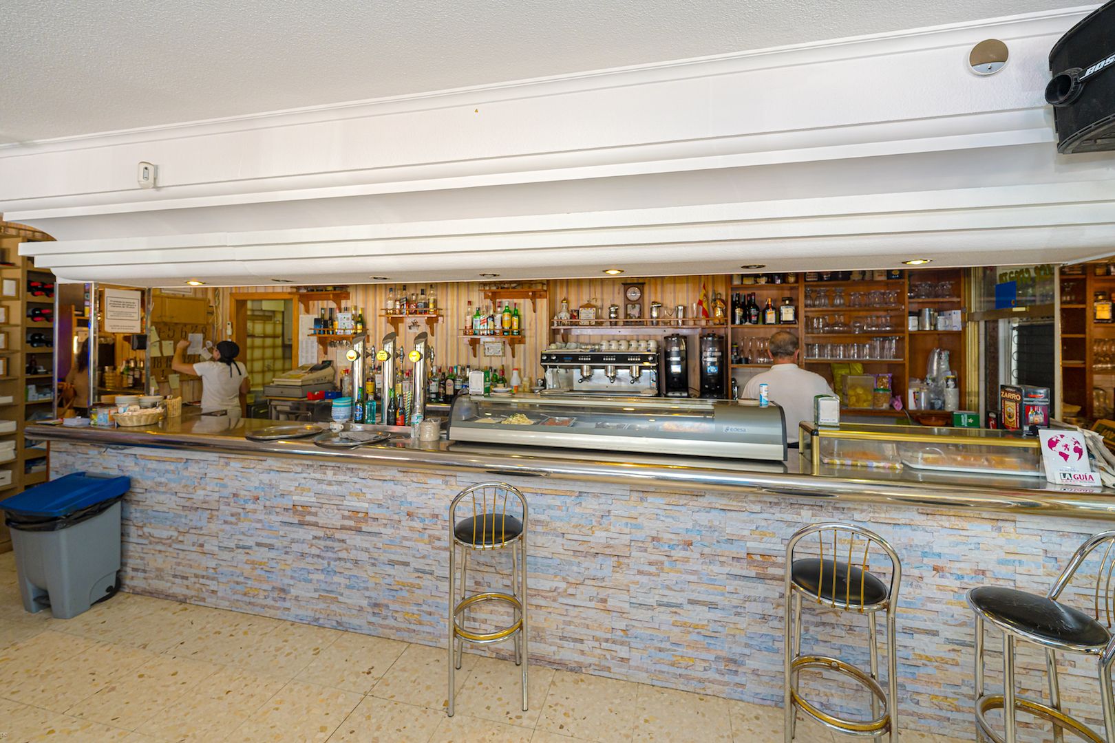 ¡ATENCIÓN INVERSORES! SE VENDE UN RESTAURANTE CON UNA RENTABILIDAD DE MÁS DEL 10% , segunda linea de Poniente Benidorm