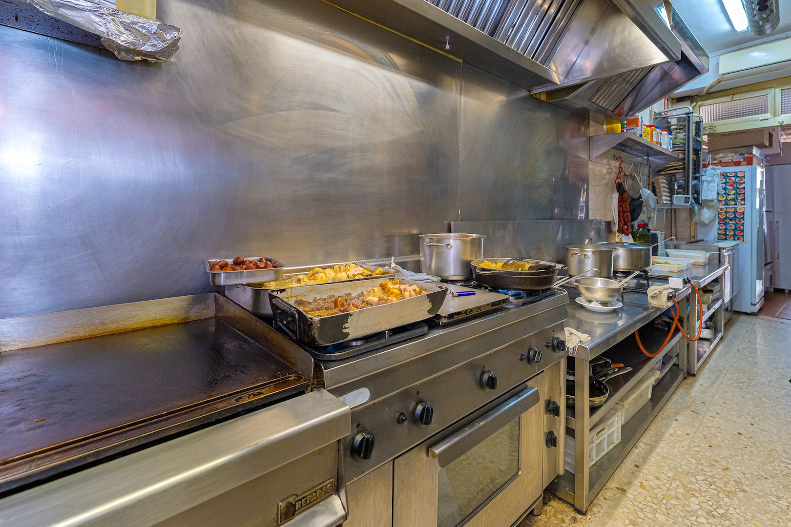 ¡ATENCIÓN INVERSORES! SE VENDE UN RESTAURANTE CON UNA RENTABILIDAD DE MÁS DEL 10% , segunda linea de Poniente Benidorm