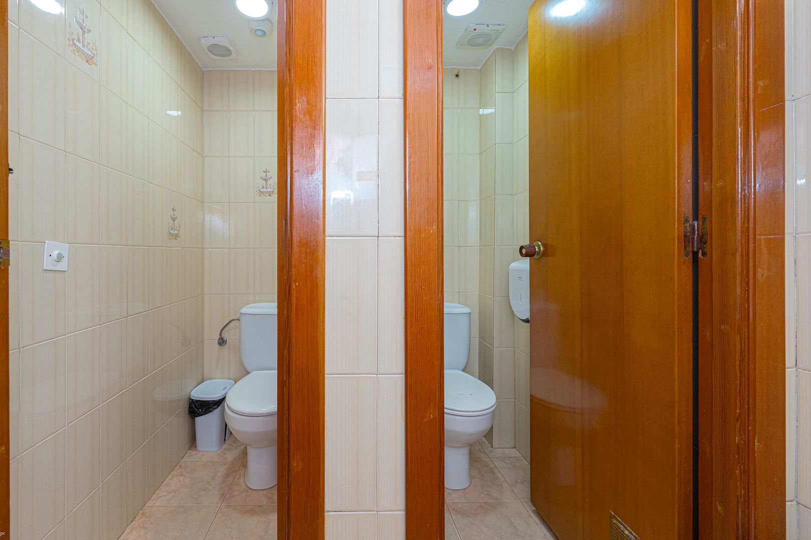 ¡ATENCIÓN INVERSORES! SE VENDE UN RESTAURANTE CON UNA RENTABILIDAD DE MÁS DEL 10% , segunda linea de Poniente Benidorm